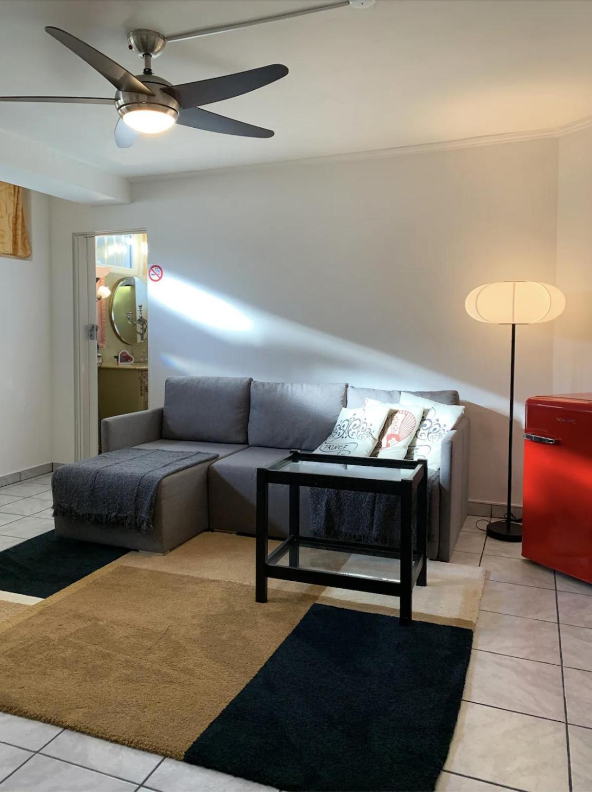 Comodo Pied-a-terre Ad Apartment *
